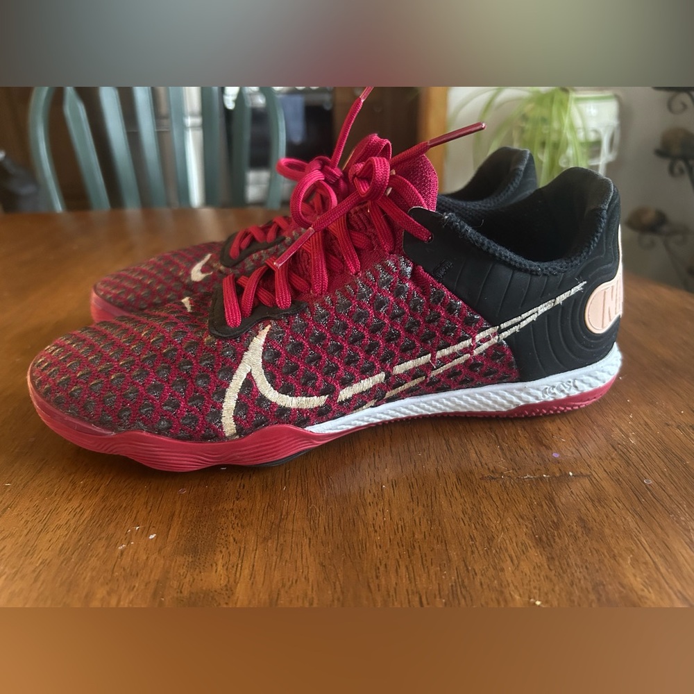 Nike Women's Red and Black Athletic Shoes